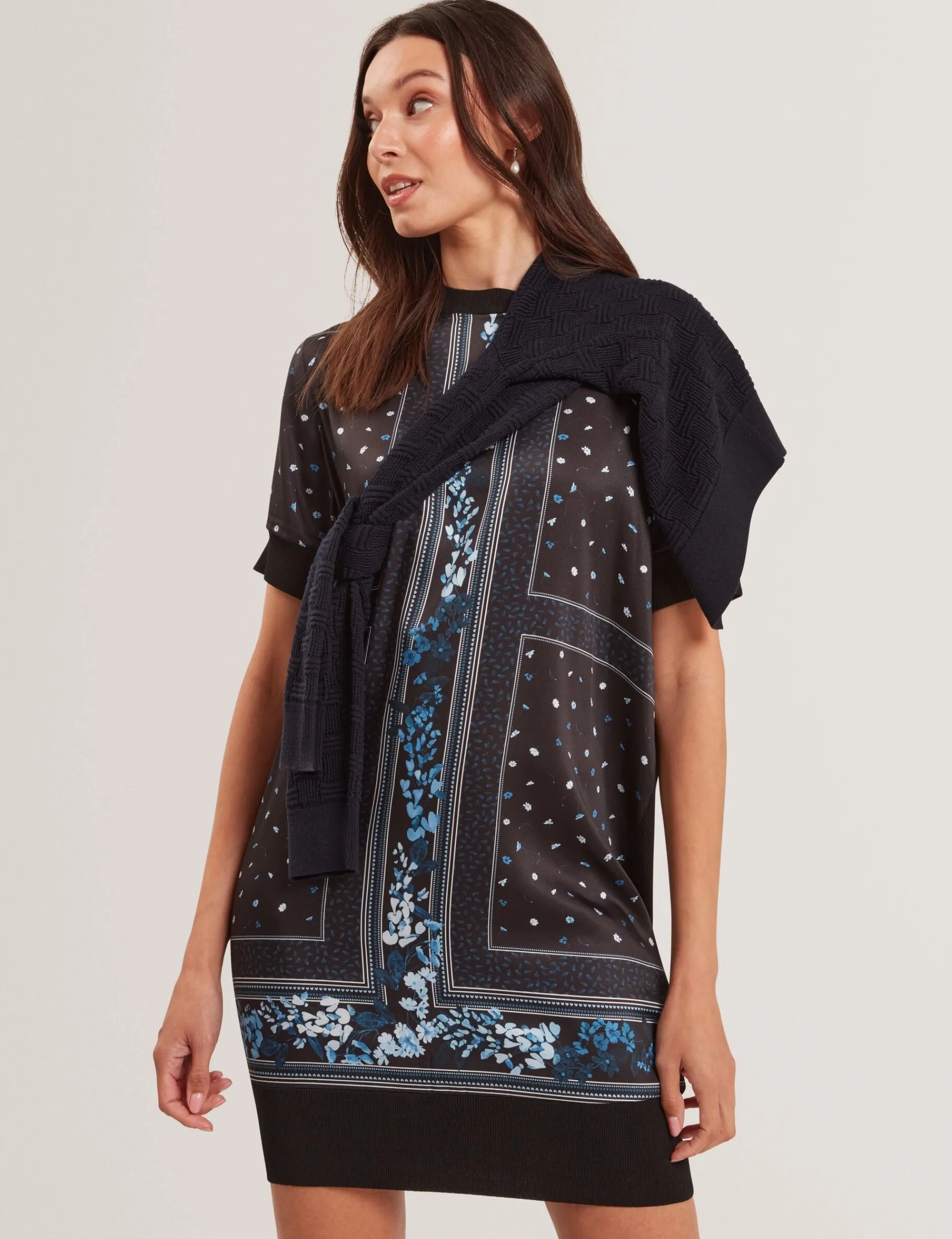 New Lobster Limited Kleider|Die Satin-Kollektion<Blaues, kastenförmiges Strickkleid mit Schalmuster