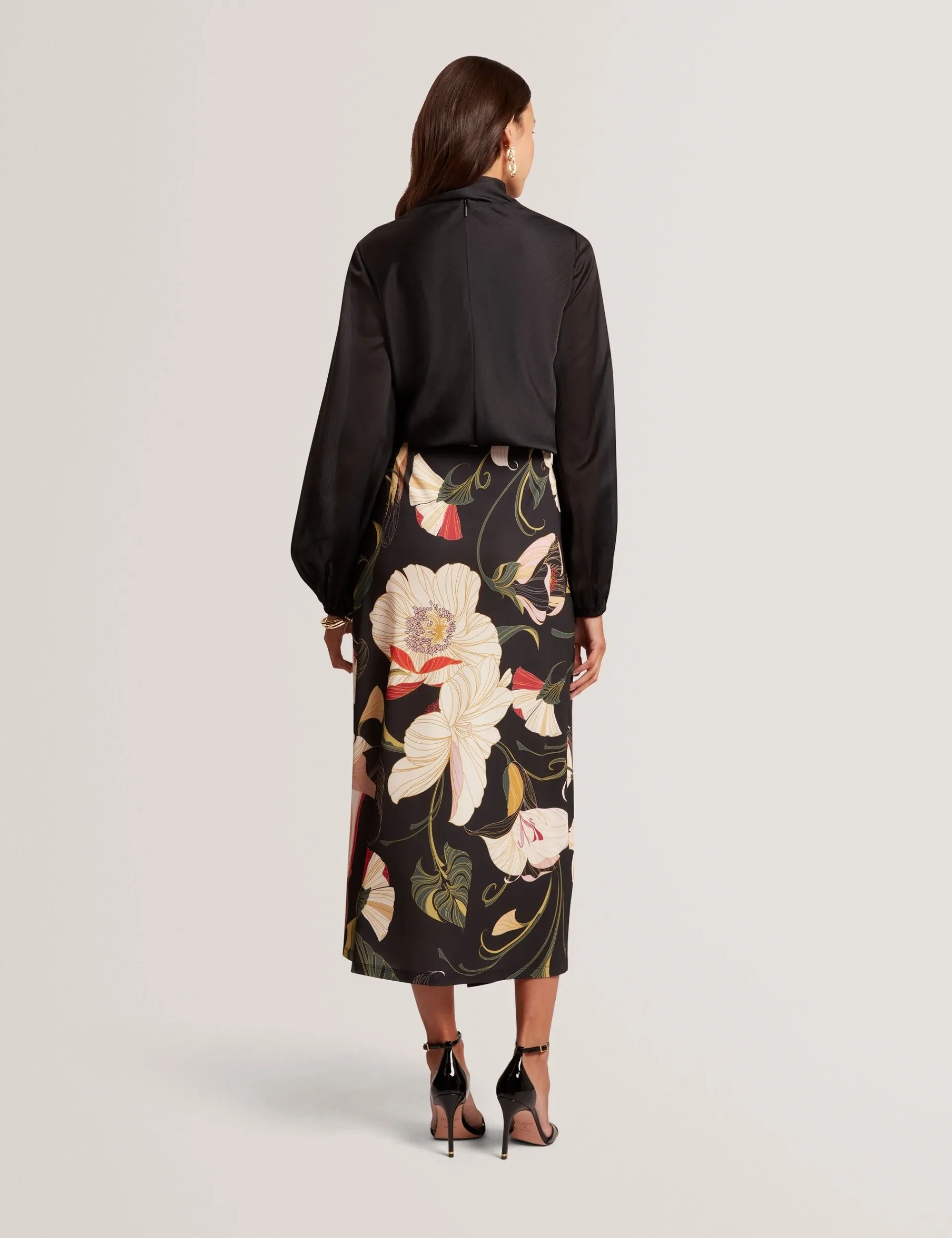 New Lobster Limited Arbeitskleidung|Anzüge & Zweiteiler<Bluse mit nouveau-wirbelartigem Bindekragen und langen Ärmeln