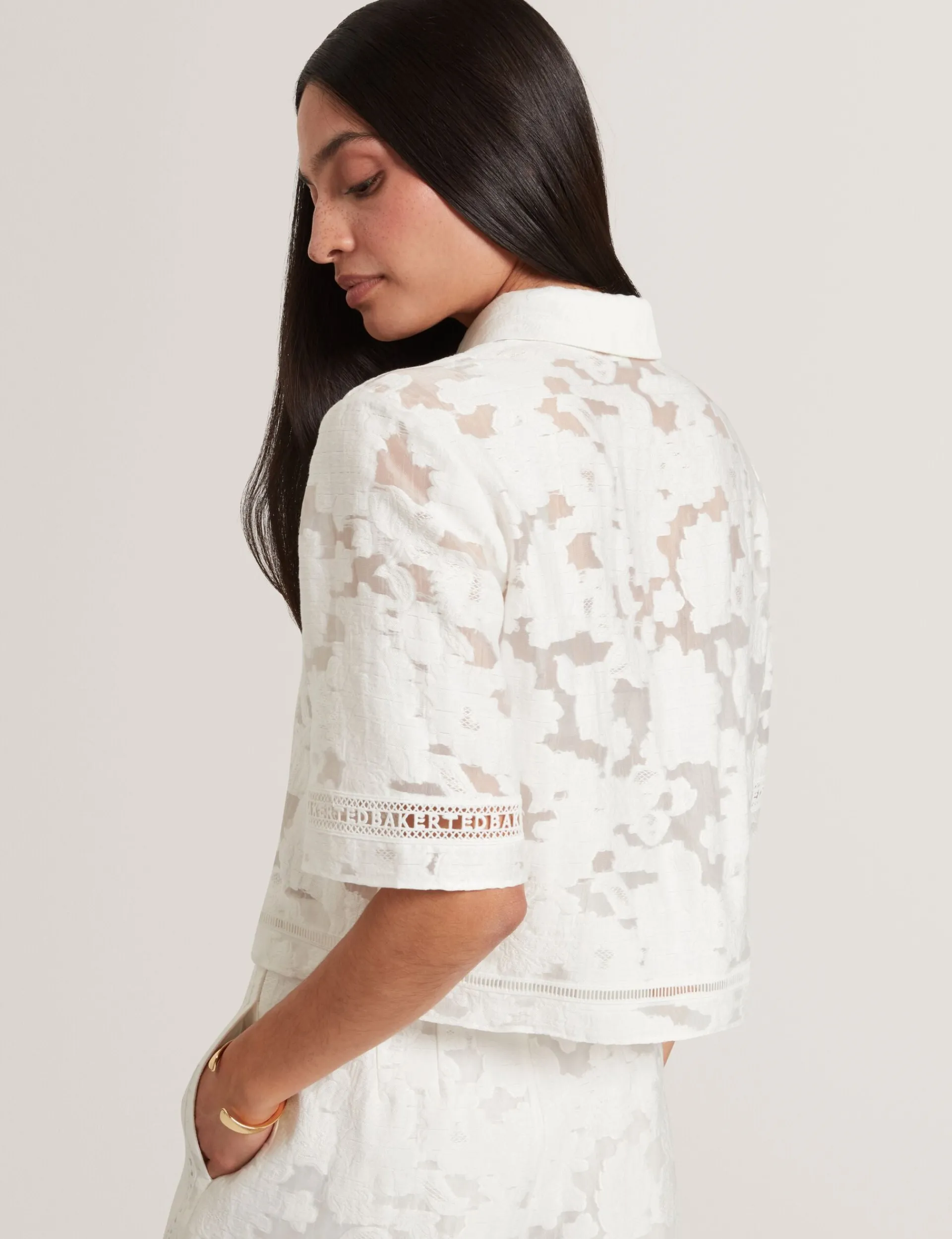New Lobster Limited Anzüge & Zweiteiler|Die Hochzeitsredaktion<Burnout-Shirt mit Blumenmuster und verkürztem Schnitt