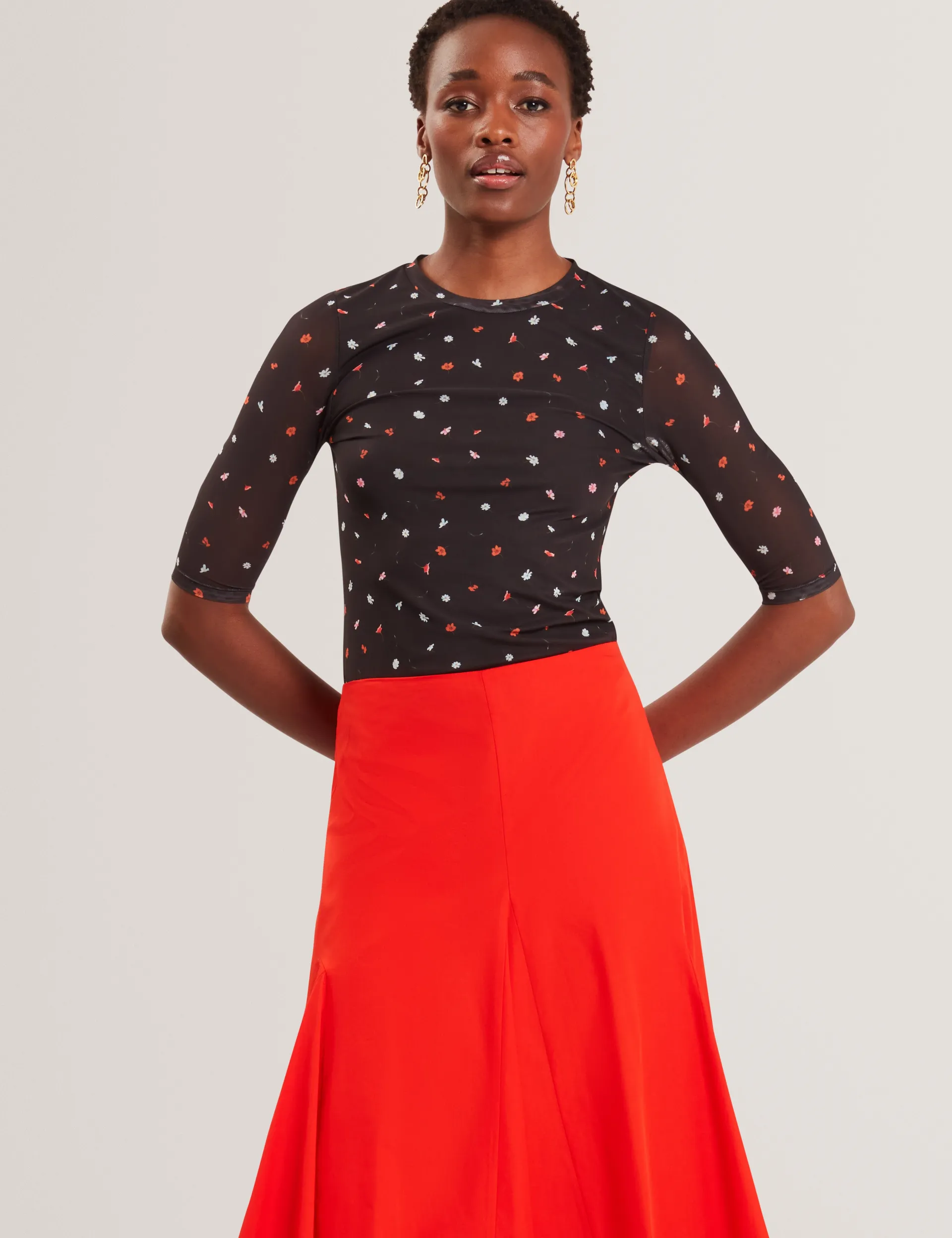 New Lobster Limited Oberteile & Blusen<Enganliegendes Mesh-Top mit verstreutem Blumenmuster