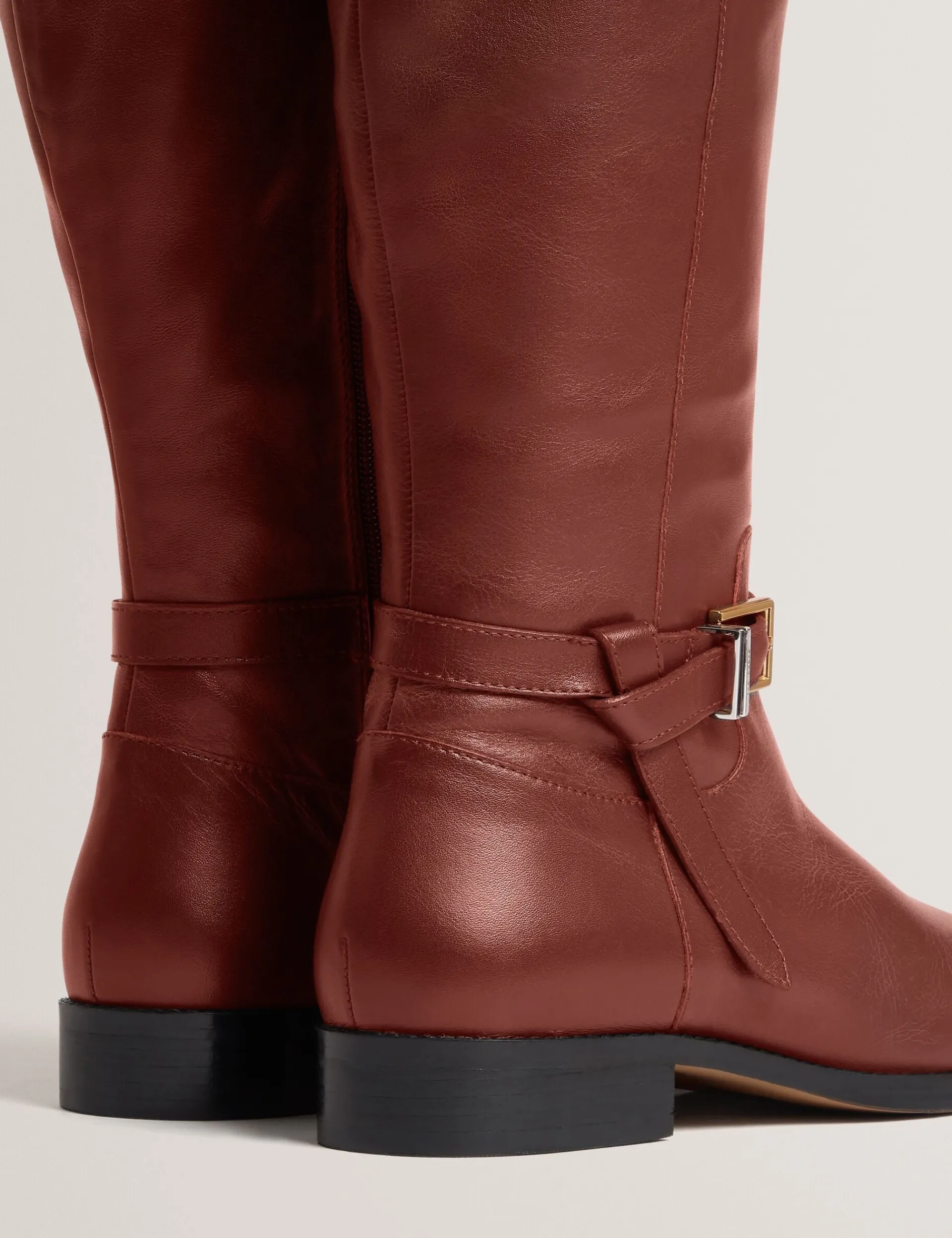 New Lobster Limited Stiefel<Flache Lederreitstiefel mit Gürteldetail