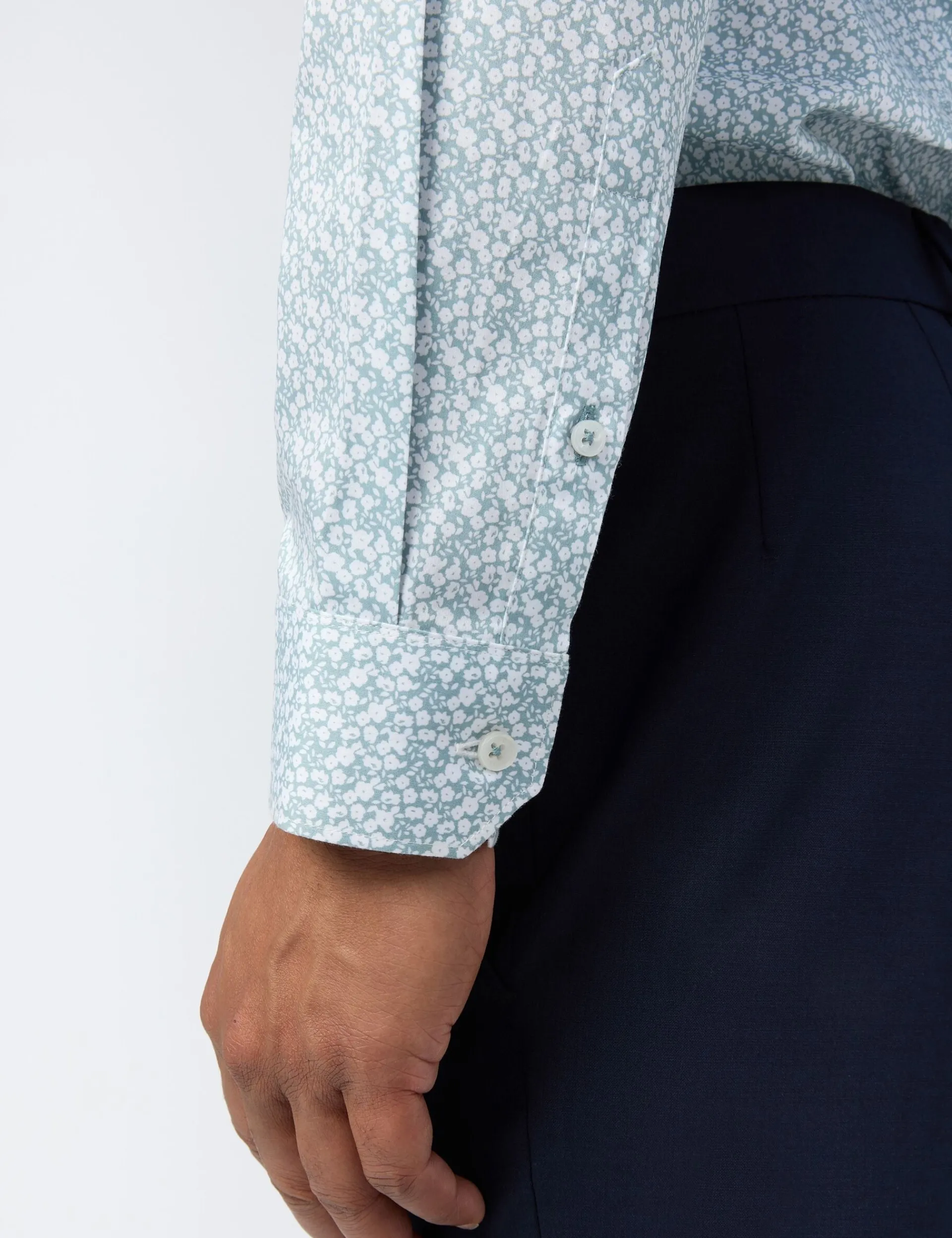 Licensee Baird Group Breezy Blues Bearbeiten|Shirts<Hemd aus Stretch-Baumwolle mit kleinem Blumenmuster