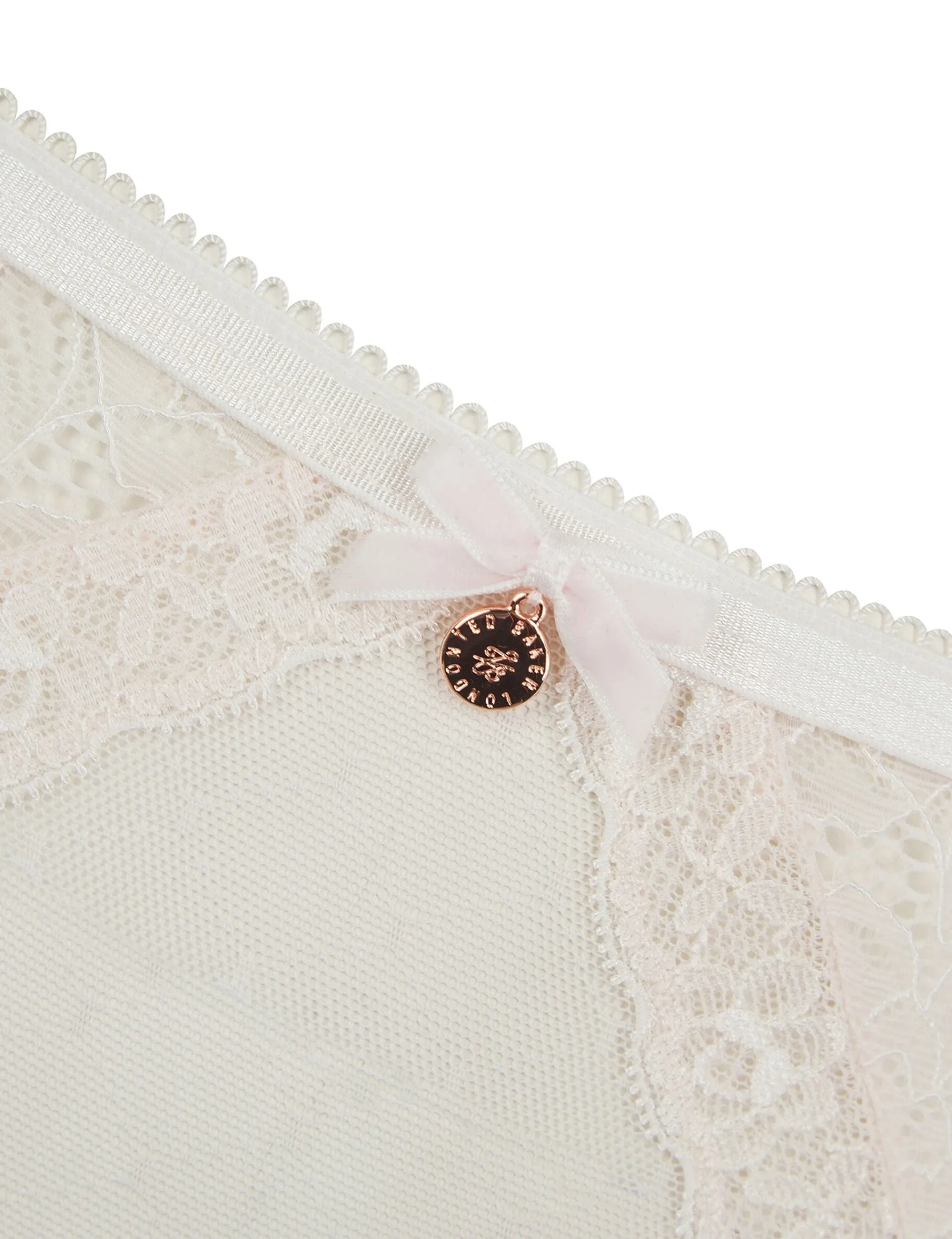 Licensee Pie 2 Brands Nachtwäsche & Dessous|Nachtwäsche & Dessous<High-Leg-Tanga aus Mesh und Spitze