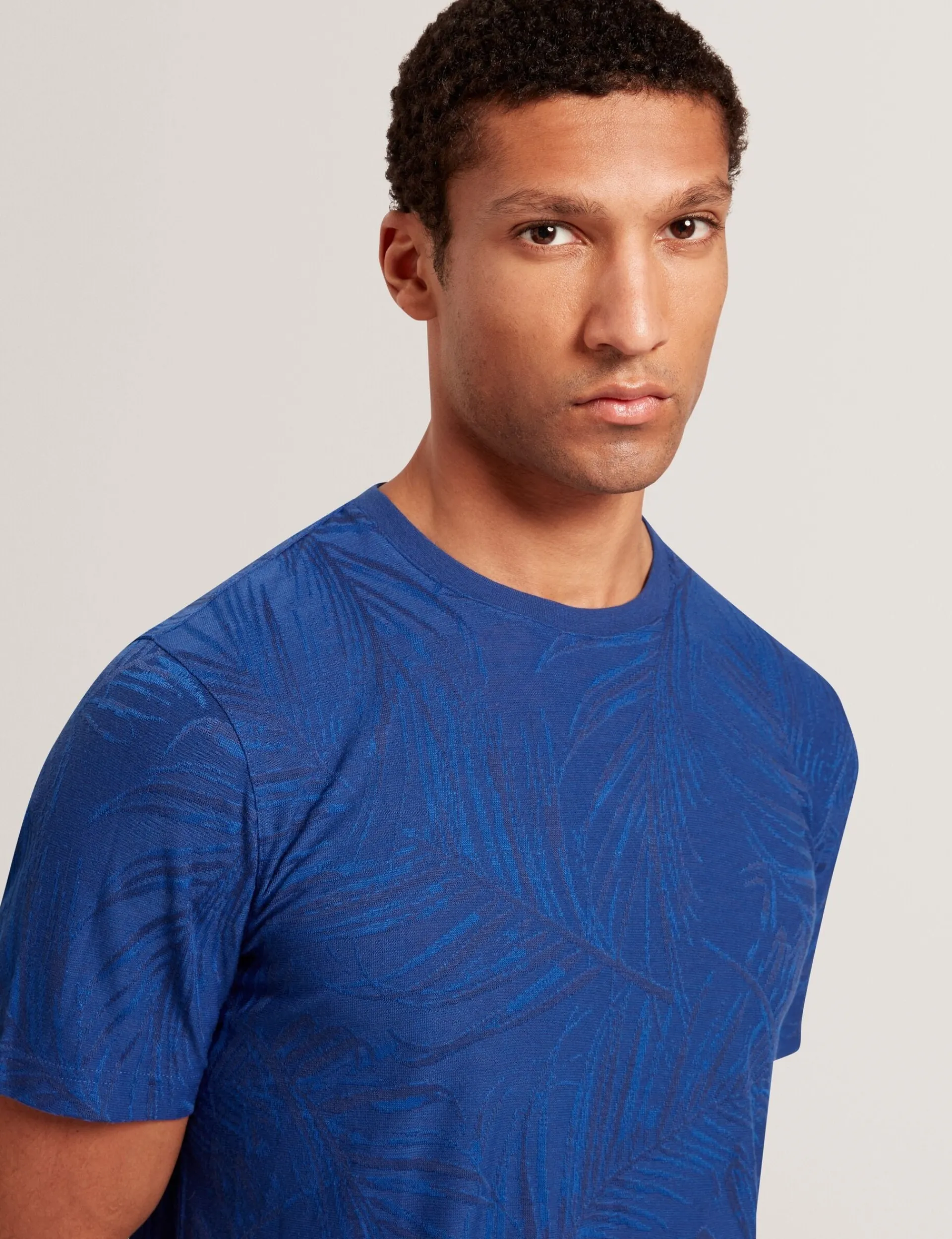 New Lobster Limited Der Weihnachtsladen|Breezy Blues Bearbeiten<Kurzarm-T-Shirt mit Jacquard-Blattmuster