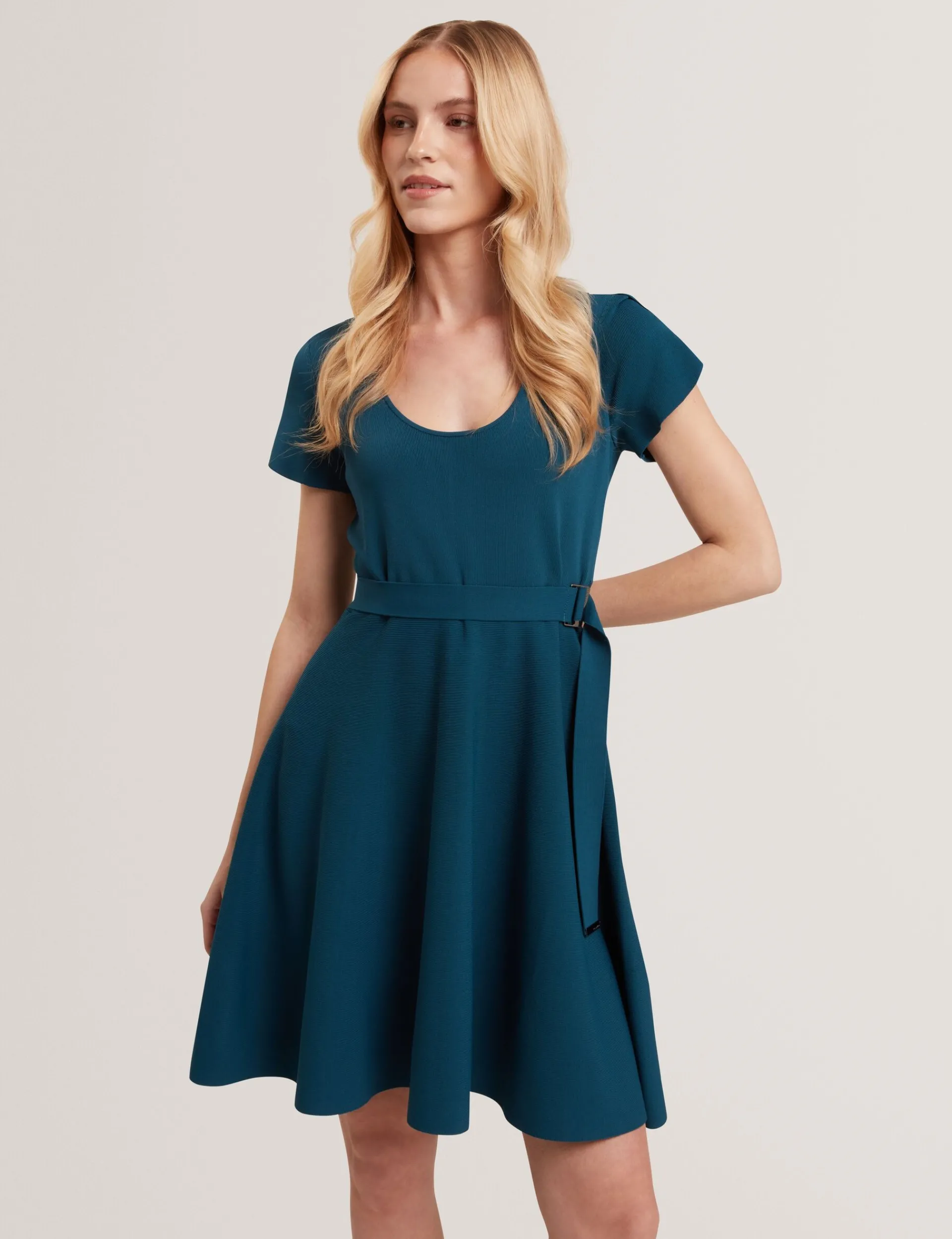 New Lobster Limited Arbeitskleidung|Luftiger Blues Bearbeiten<Kurzärmliges Strick-Minikleid