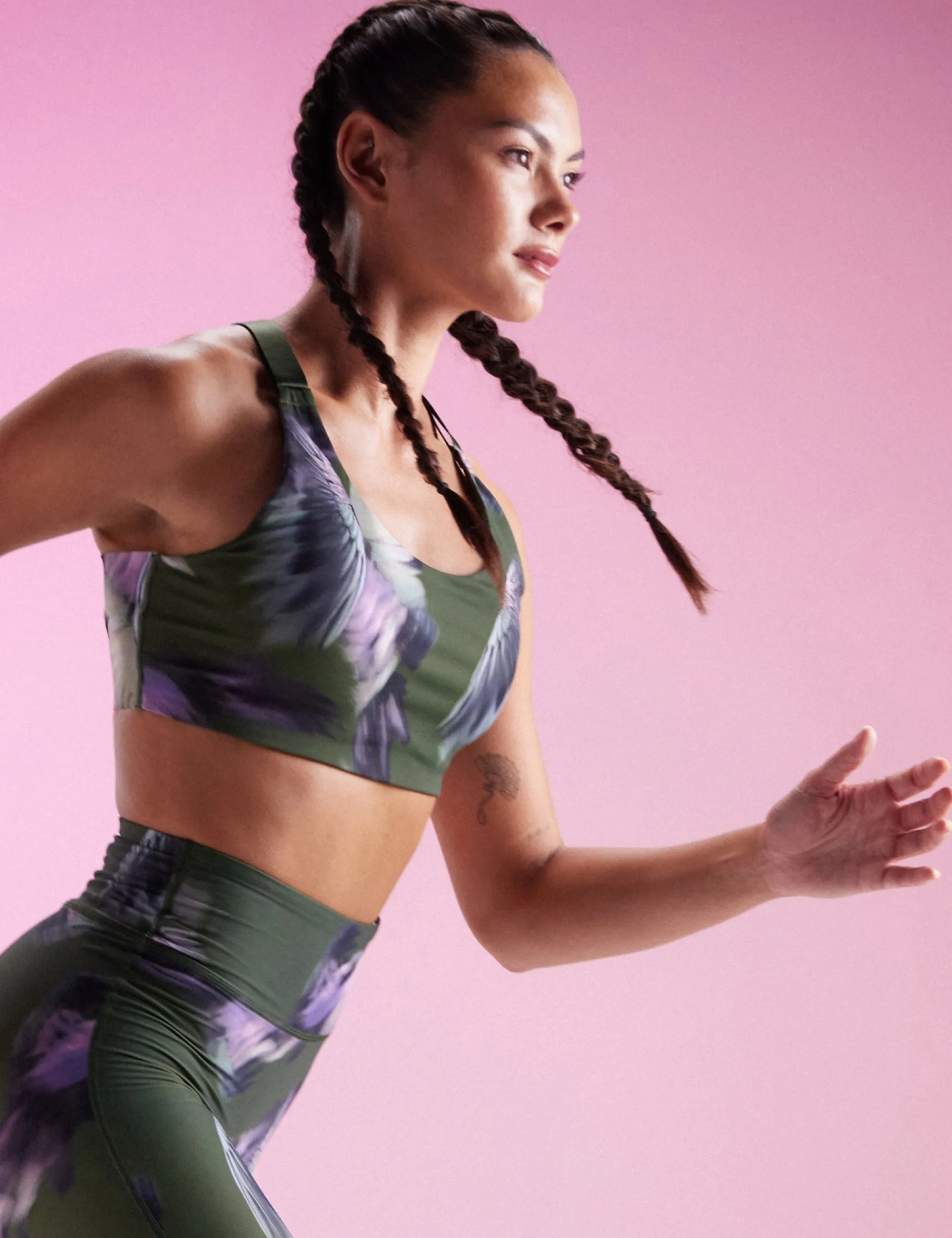 Licensee Batra Group Sportbekleidung<Leggings mit Federprint, schnelltrocknend, Laufleggings