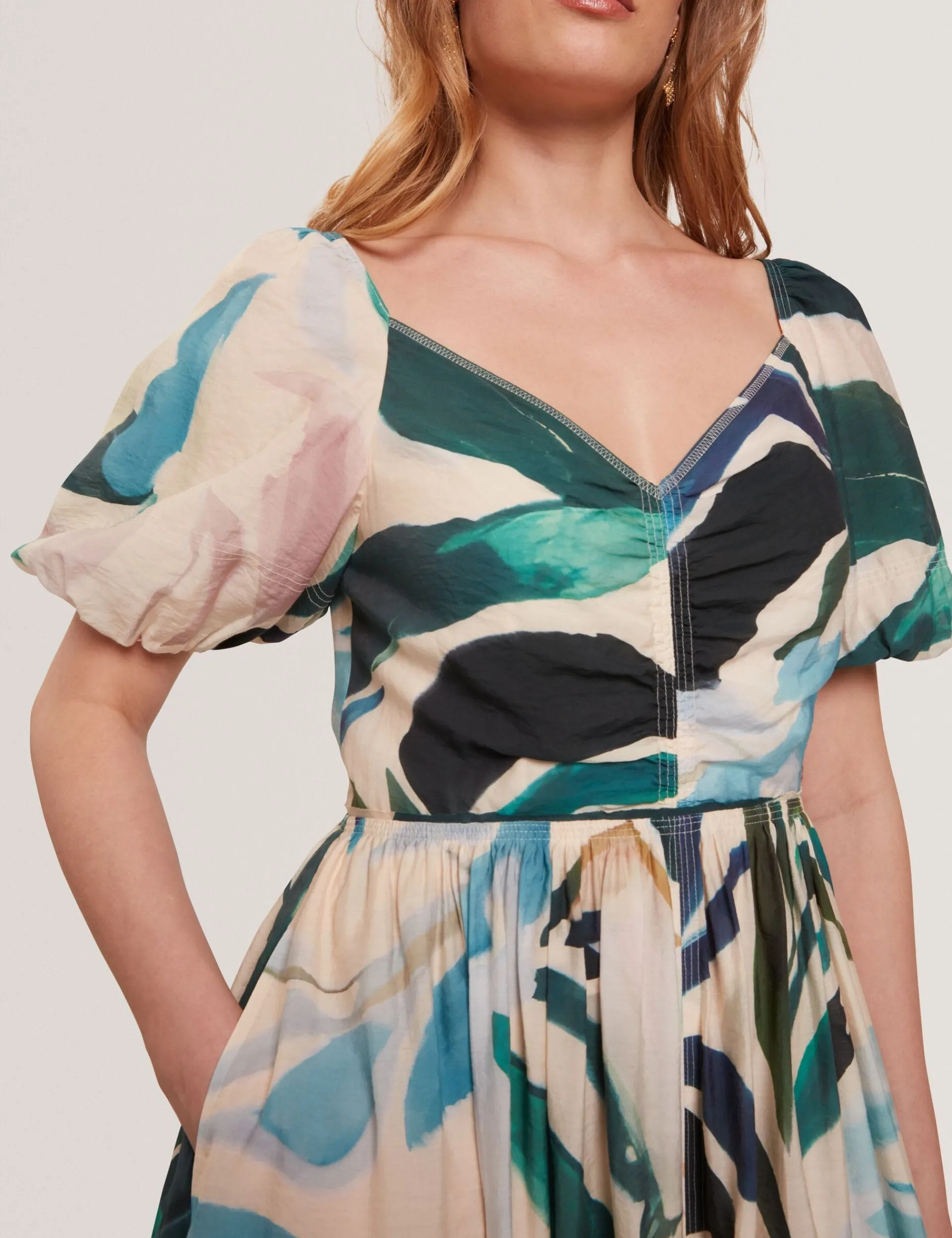 New Lobster Limited Der Weihnachtsladen|Kleider<Midikleid mit Print und Puffärmeln sowie Ziernähten