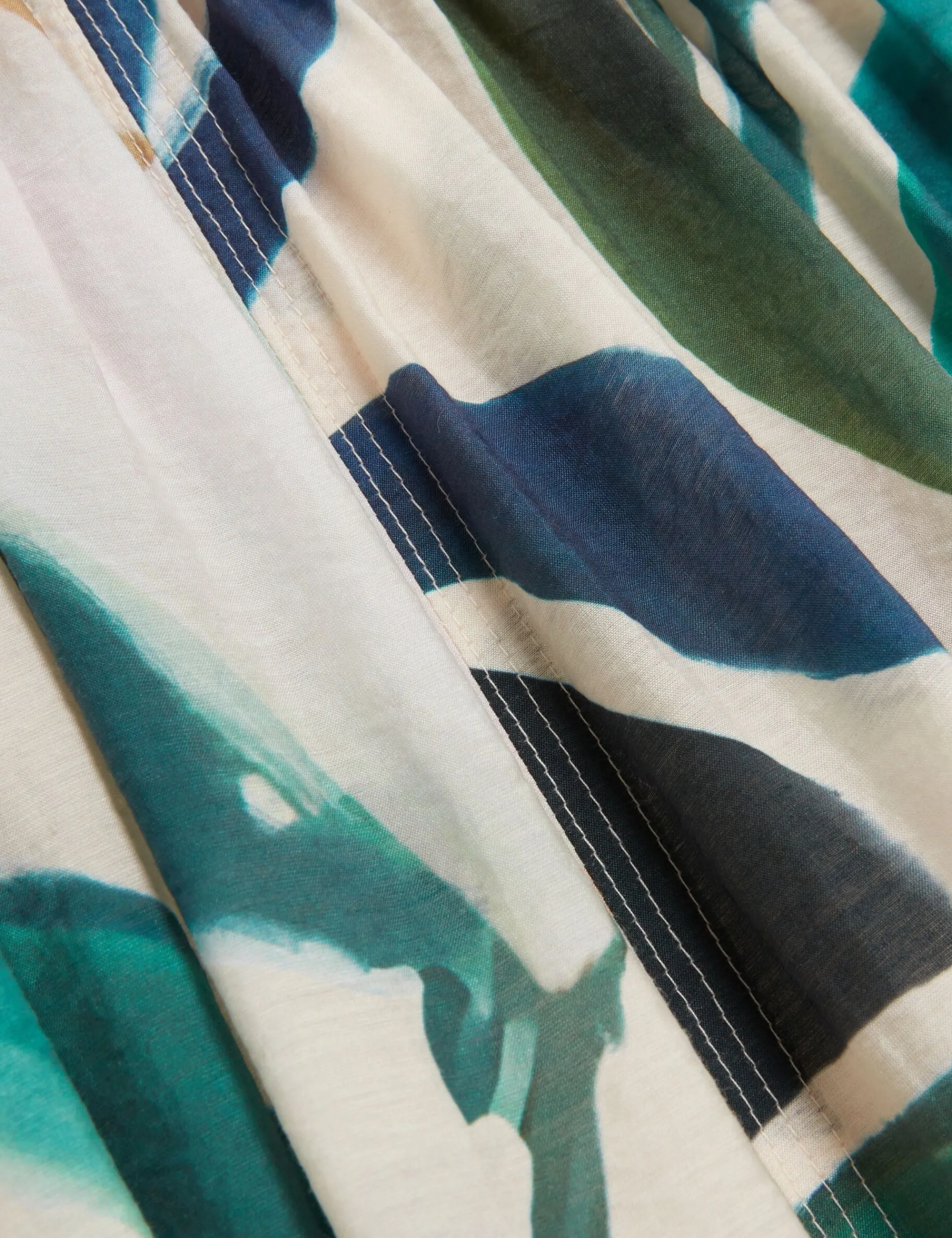 New Lobster Limited Der Weihnachtsladen|Kleider<Midikleid mit Print und Puffärmeln sowie Ziernähten