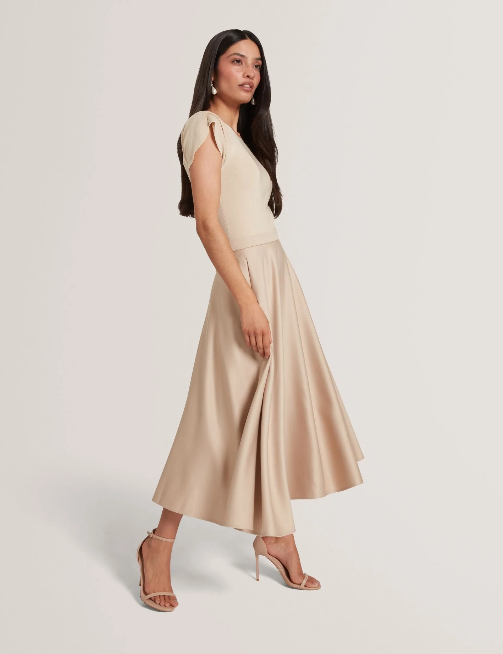 New Lobster Limited Kleider|Golden Hour<Midikleid mit Tulpenärmeln, anprobierbar