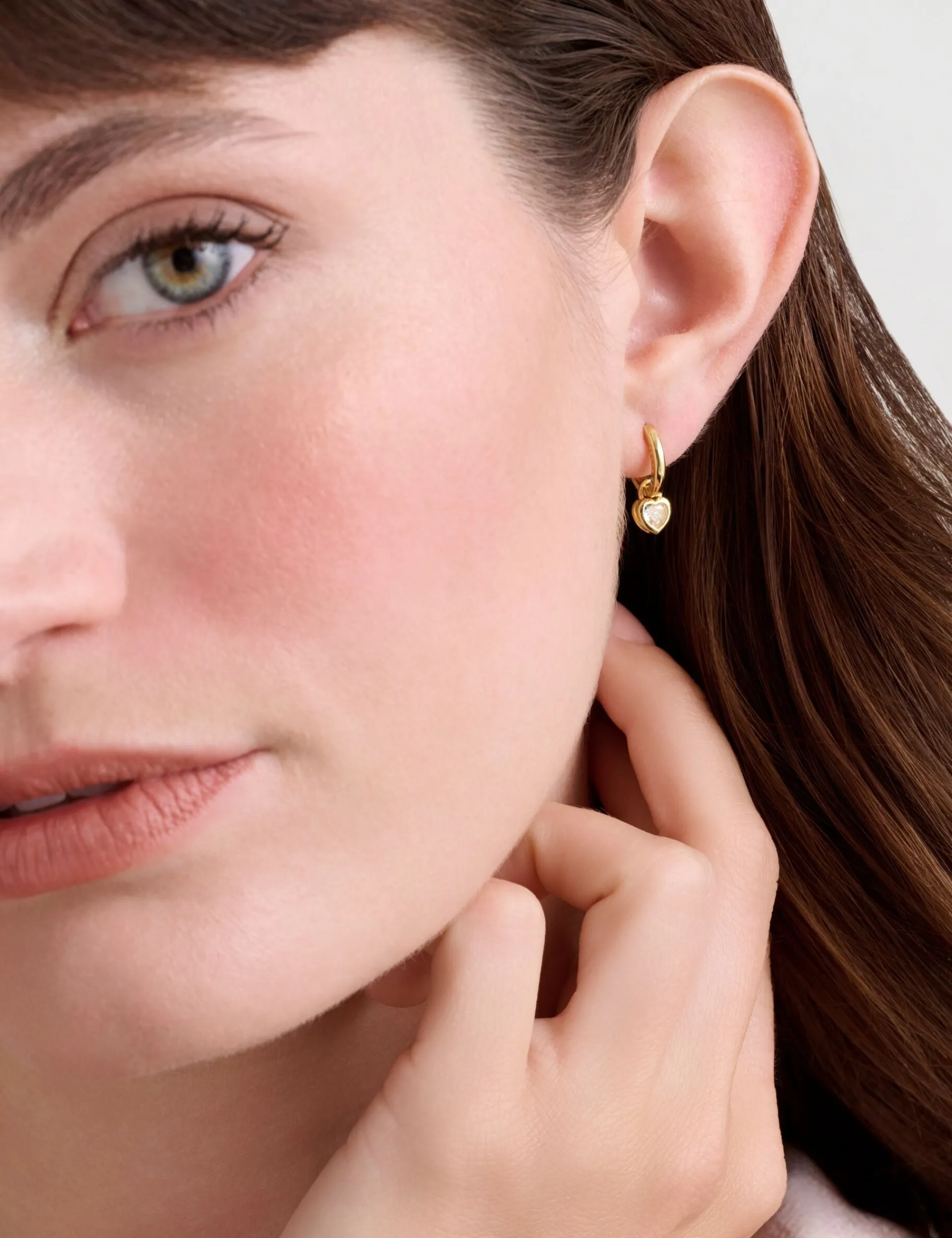 Damen Licensee Simon Harrison Die Hochzeitsredaktion|Golden Hour<Mini Crystal Heart Huggie Ohrringe