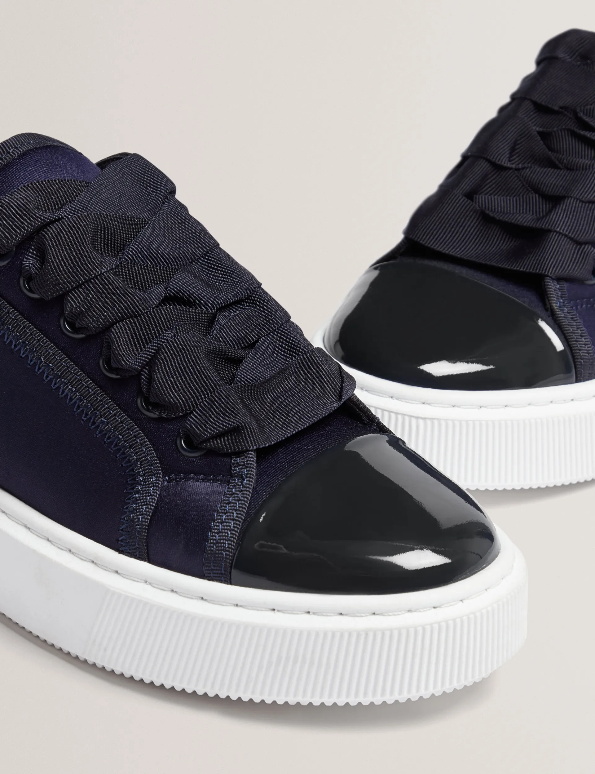 New Lobster Limited Trainer|Die Satin-Kollektion<Plateau-Sneaker mit Satinband und Spitze
