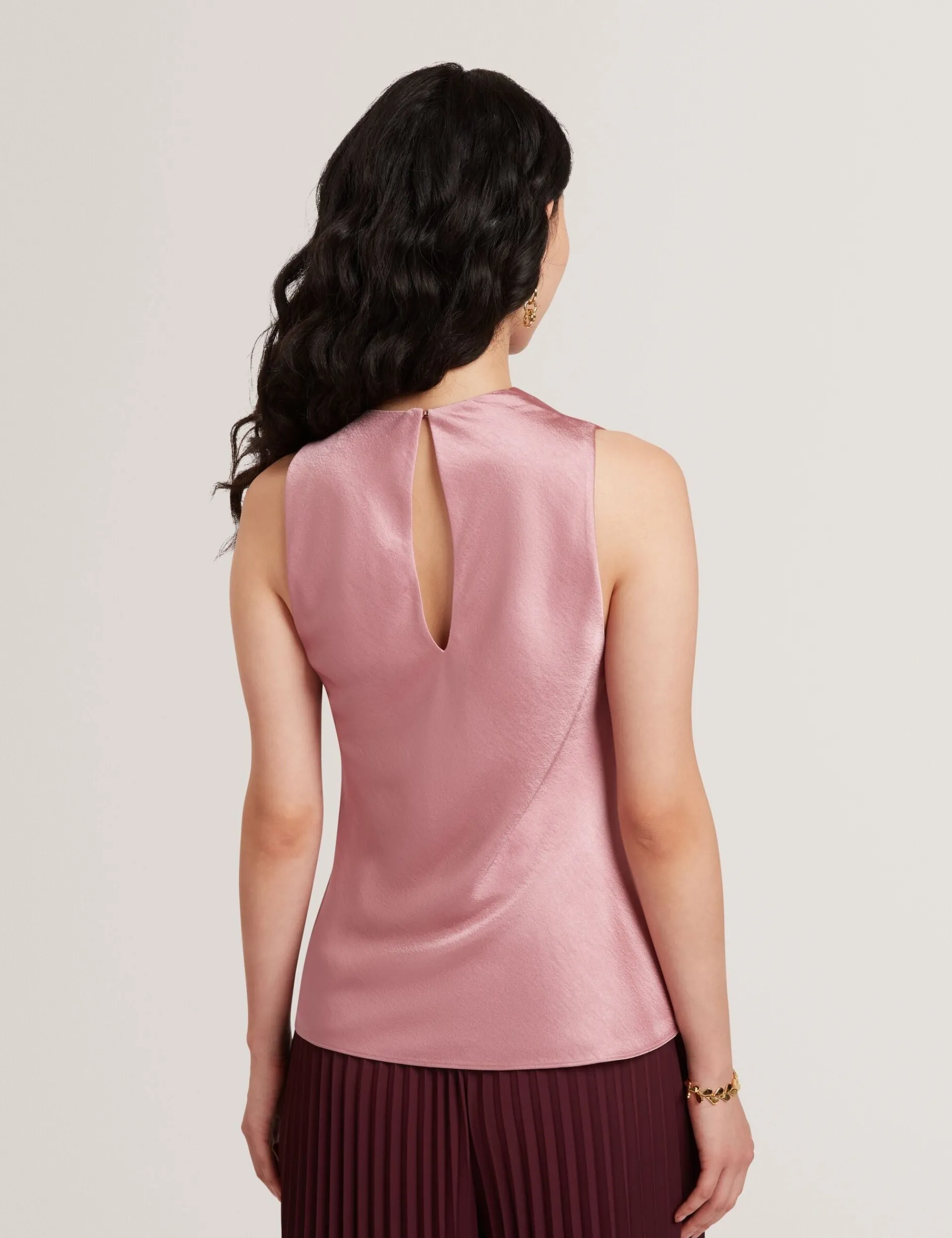 New Lobster Limited Anzüge & Zweiteiler|Oberteile & Blusen<Ärmelloses Satin-Top mit hohem Wasserfallausschnitt