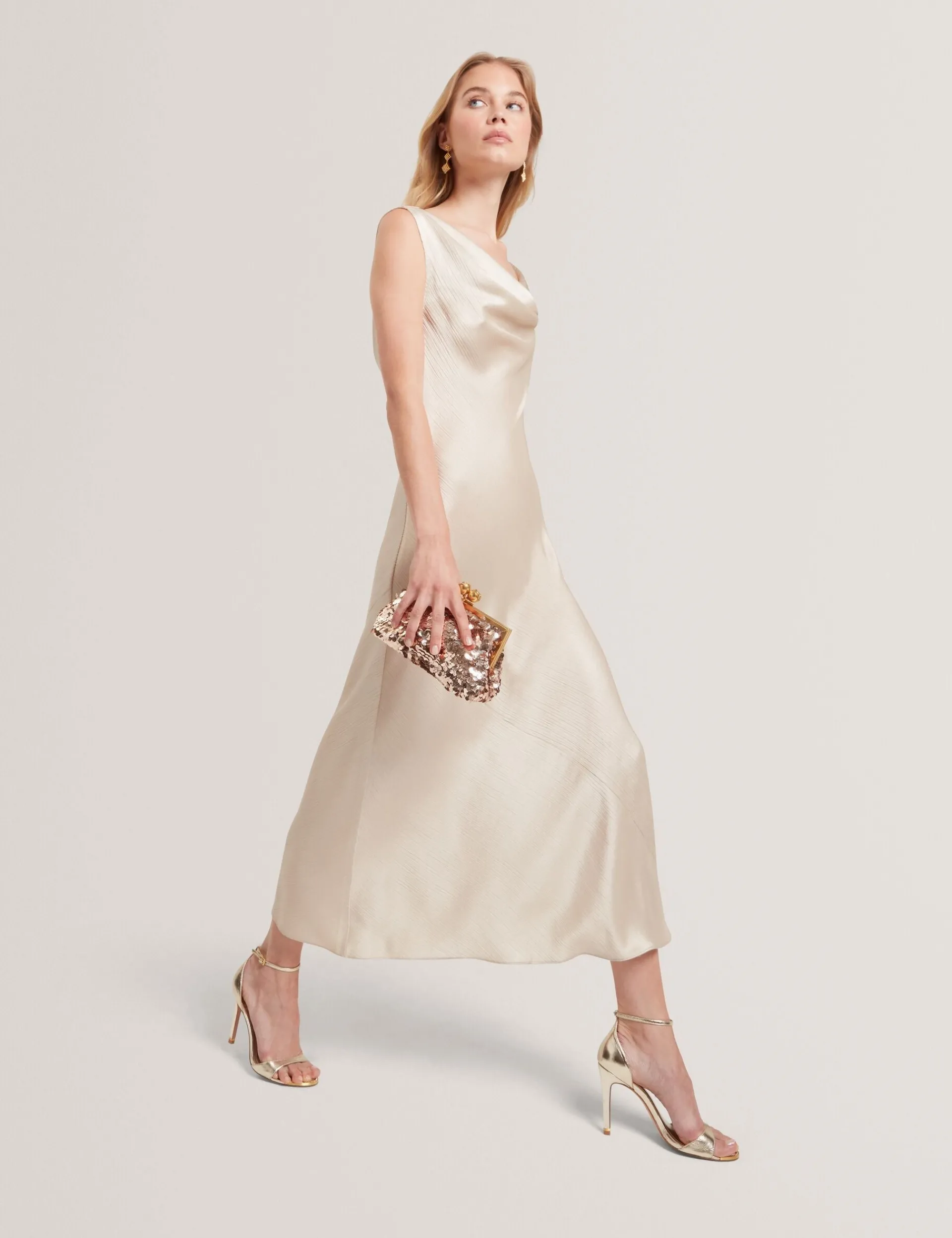 New Lobster Limited Die Hochzeitsredaktion|Golden Hour<Satin Midi-Kleid mit Wasserfallausschnitt