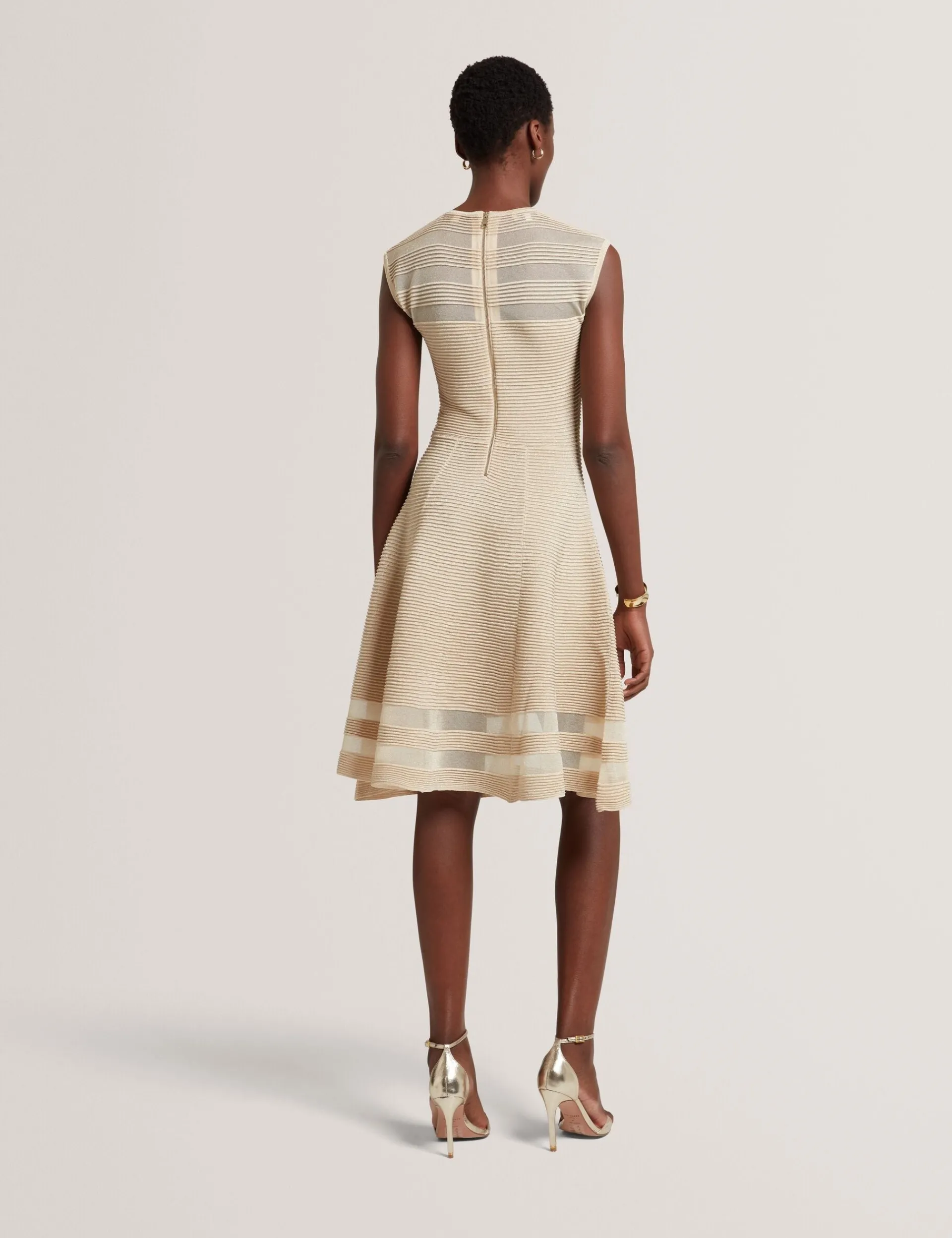 New Lobster Limited Golden Hour|Kleider<Skaterkleid aus metallisch schimmerndem Strick mit transparentem Einsatz