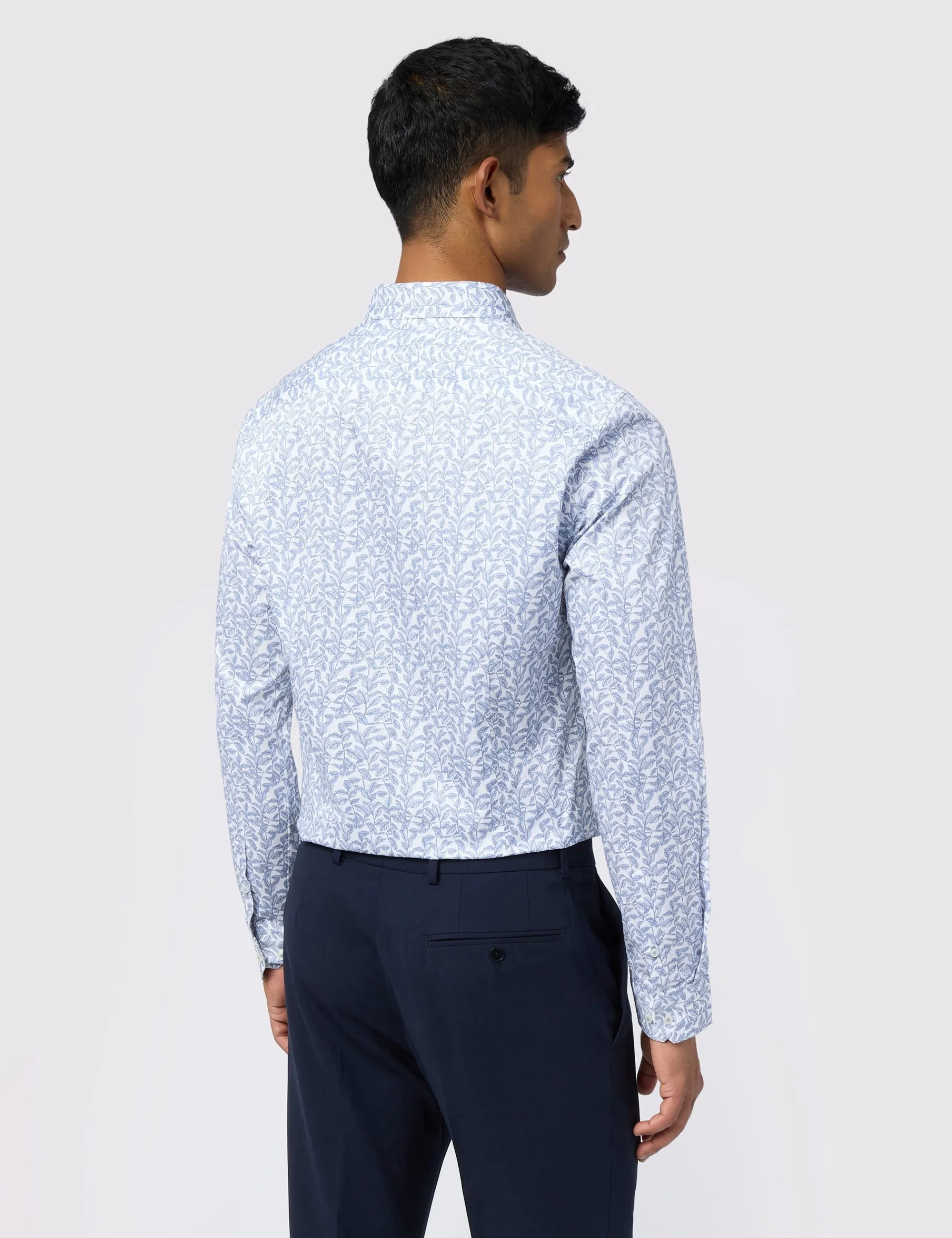 Licensee Baird Group Breezy Blues Bearbeiten|Shirts<Slim-Fit-Hemd aus Satin-Baumwolle mit Blattmuster