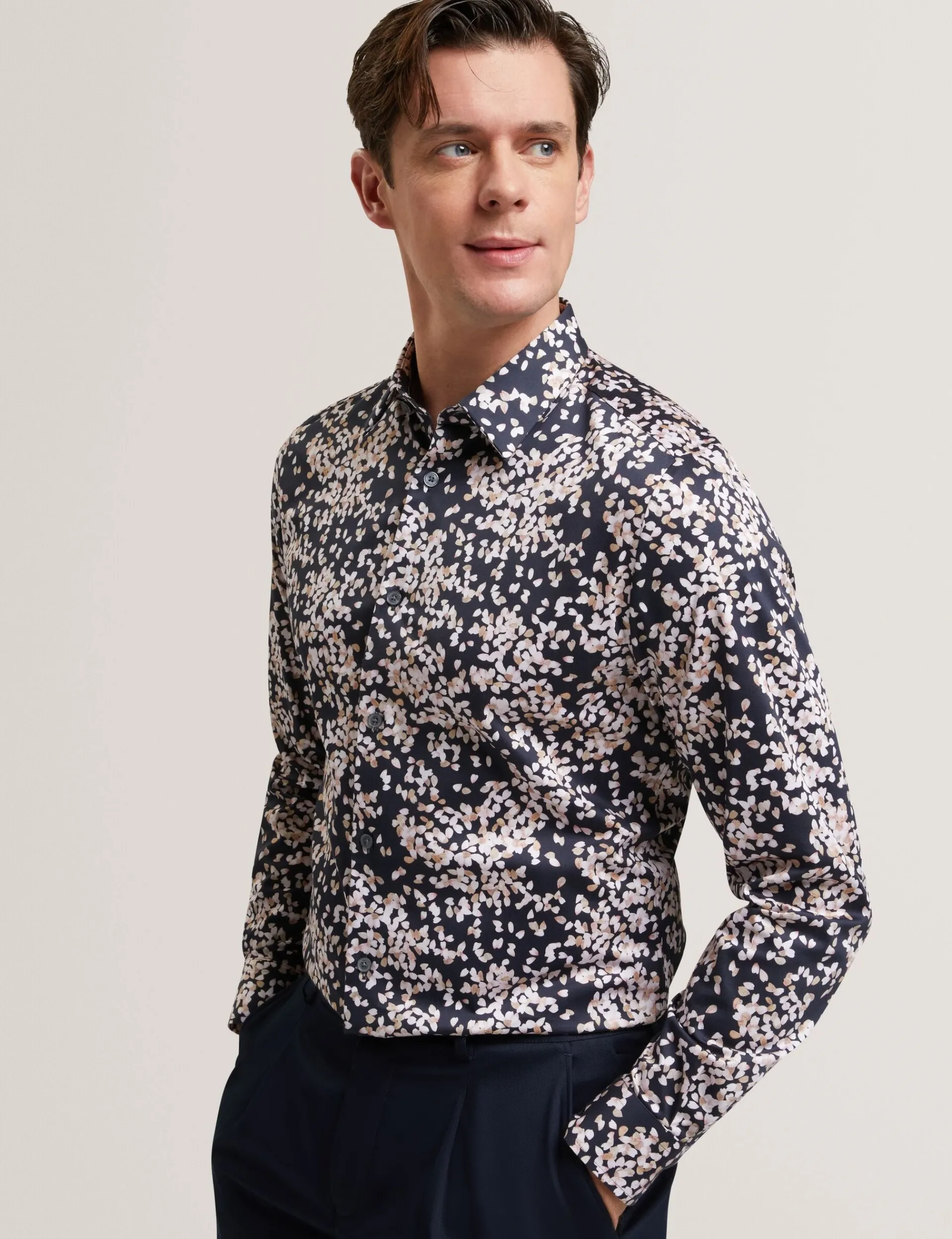Herren New Lobster Limited Luxusgeschenke Für Herren|Breezy Blues Bearbeiten<Slim-Fit-Langarmhemd mit verstreuten Blütenblättern