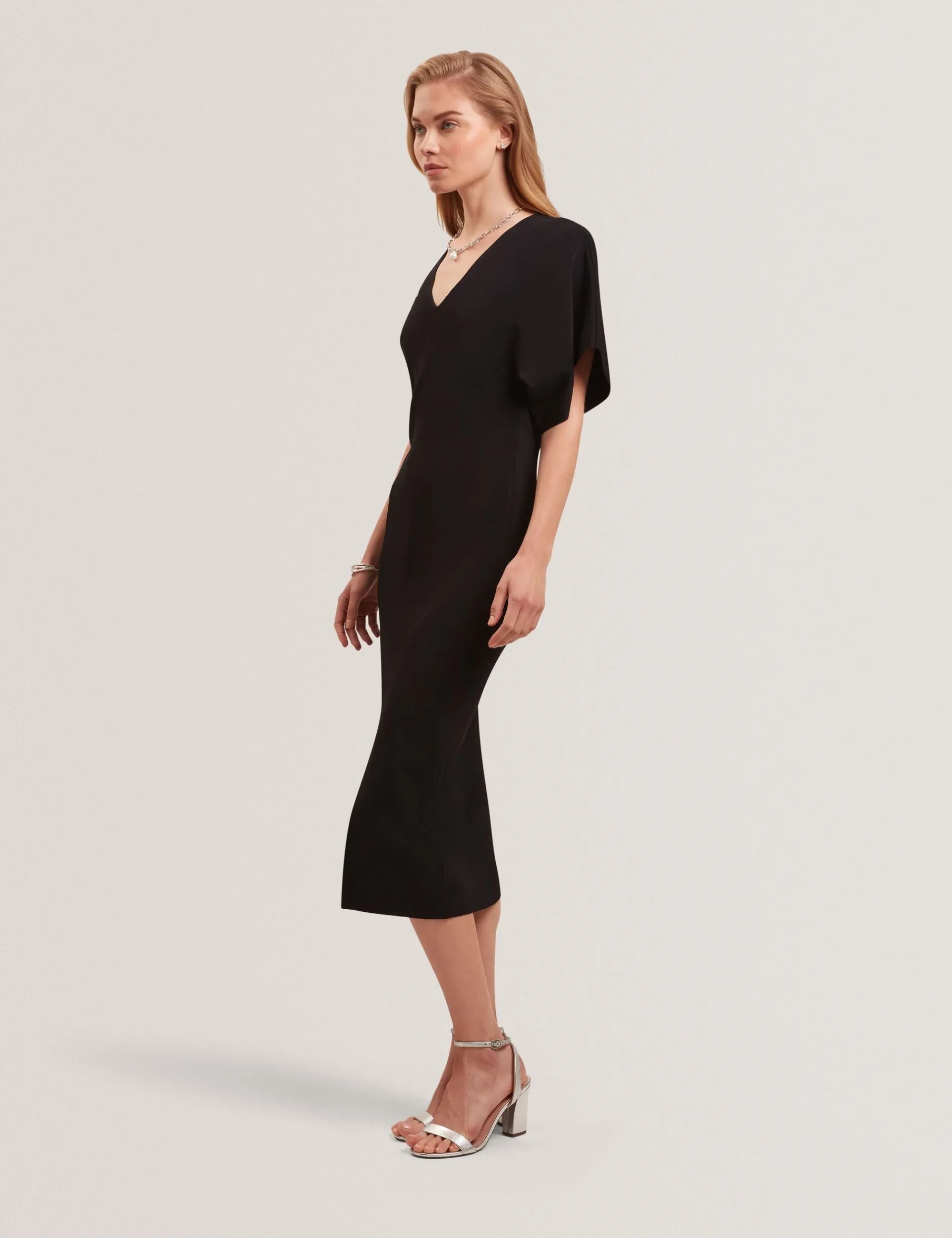 New Lobster Limited Kleider<Strickkleid mit weiten Ärmeln, figurbetont, Midi-Länge