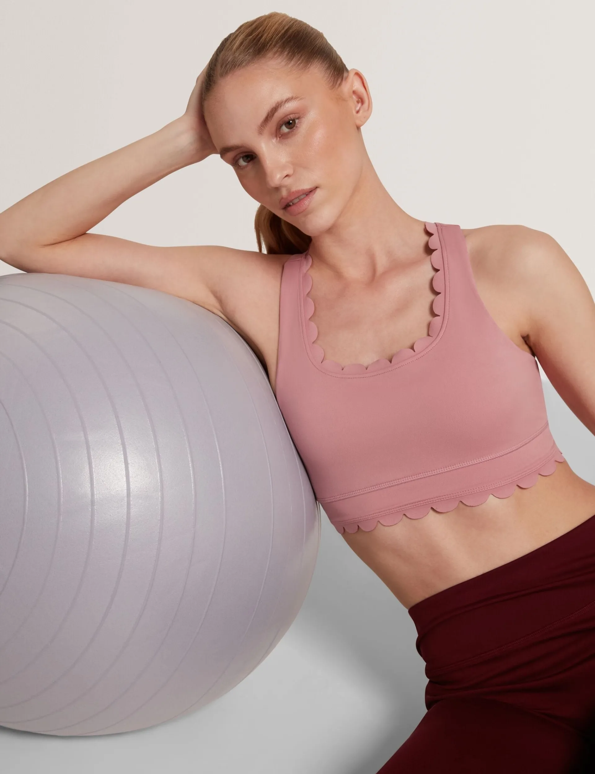 Licensee Batra Group Sportbekleidung<Yoga-BH mit Wellenkante und Racerback-Ausschnitt